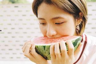 吃瓜群众Emily,揭秘娱乐圈幕后故事