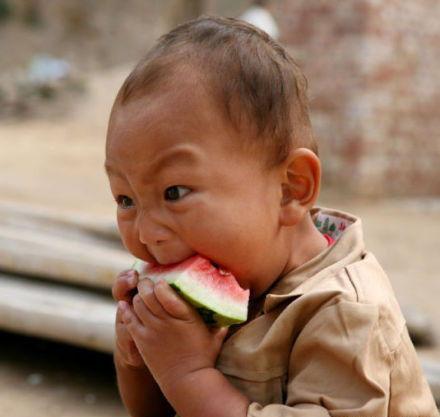 男生讨论吃瓜,男生们津津乐道的“吃瓜”趣事