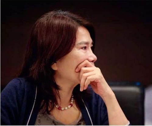 董明珠如何吃瓜,揭秘商界女强人的休闲时刻 第2张 董明珠如何吃瓜,揭秘商界女强人的休闲时刻 第2张